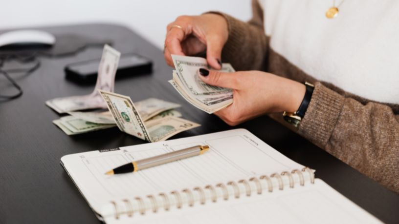 Com Teciomar Ábila, descubra o poder dos juros compostos e faça seu dinheiro trabalhar a seu favor.