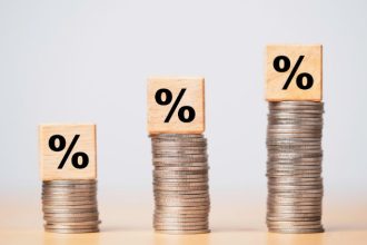 Teciomar Ábila explica como os juros compostos transformam o tempo em aliado para multiplicar seu dinheiro.