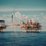 Paulo Roberto Gomes Fernandes analisa como a posse de Graça Foster na Petrobras em 2012 representou continuidade estratégica, rigor técnico e impactos relevantes na cadeia de obras do setor energético.